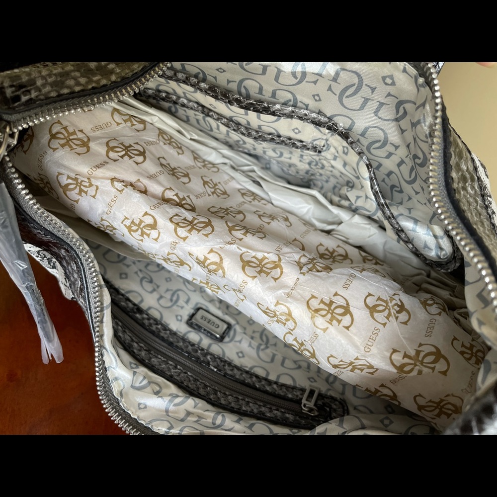Guess Purse - Picture 4 of 4